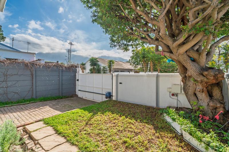 2 Bedroom Property for Sale in Harfield Village Western Cape